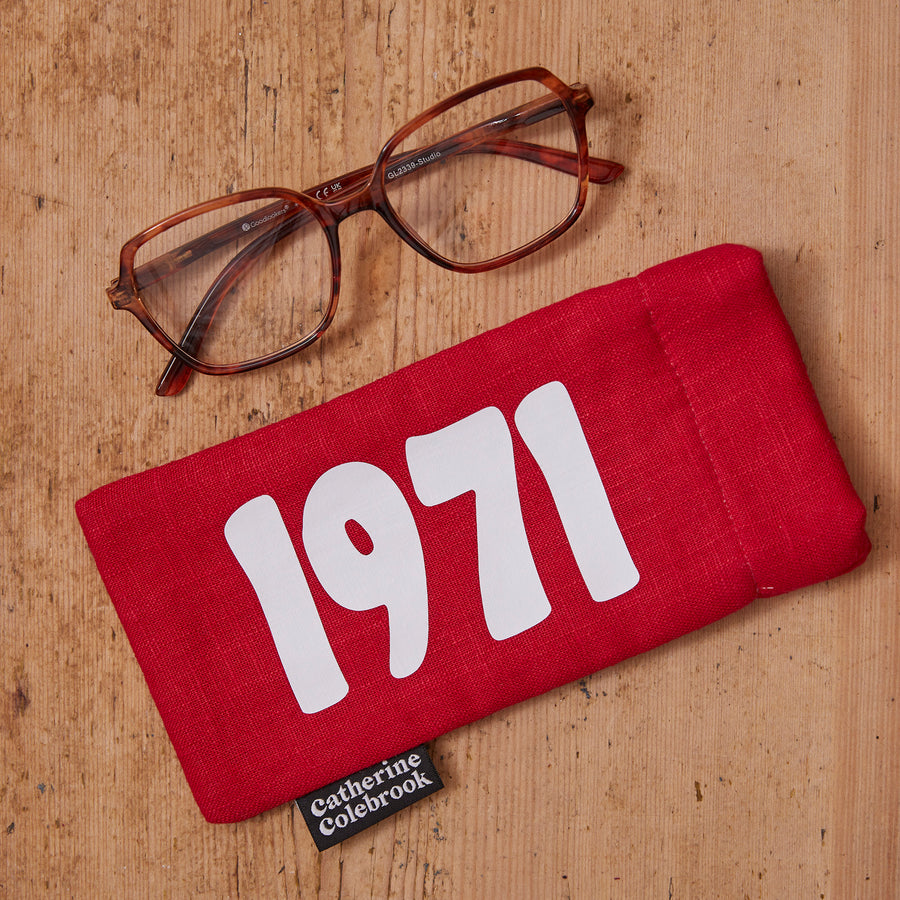 PERSONALISED YEAR LINEN GLASSES CASE - RED